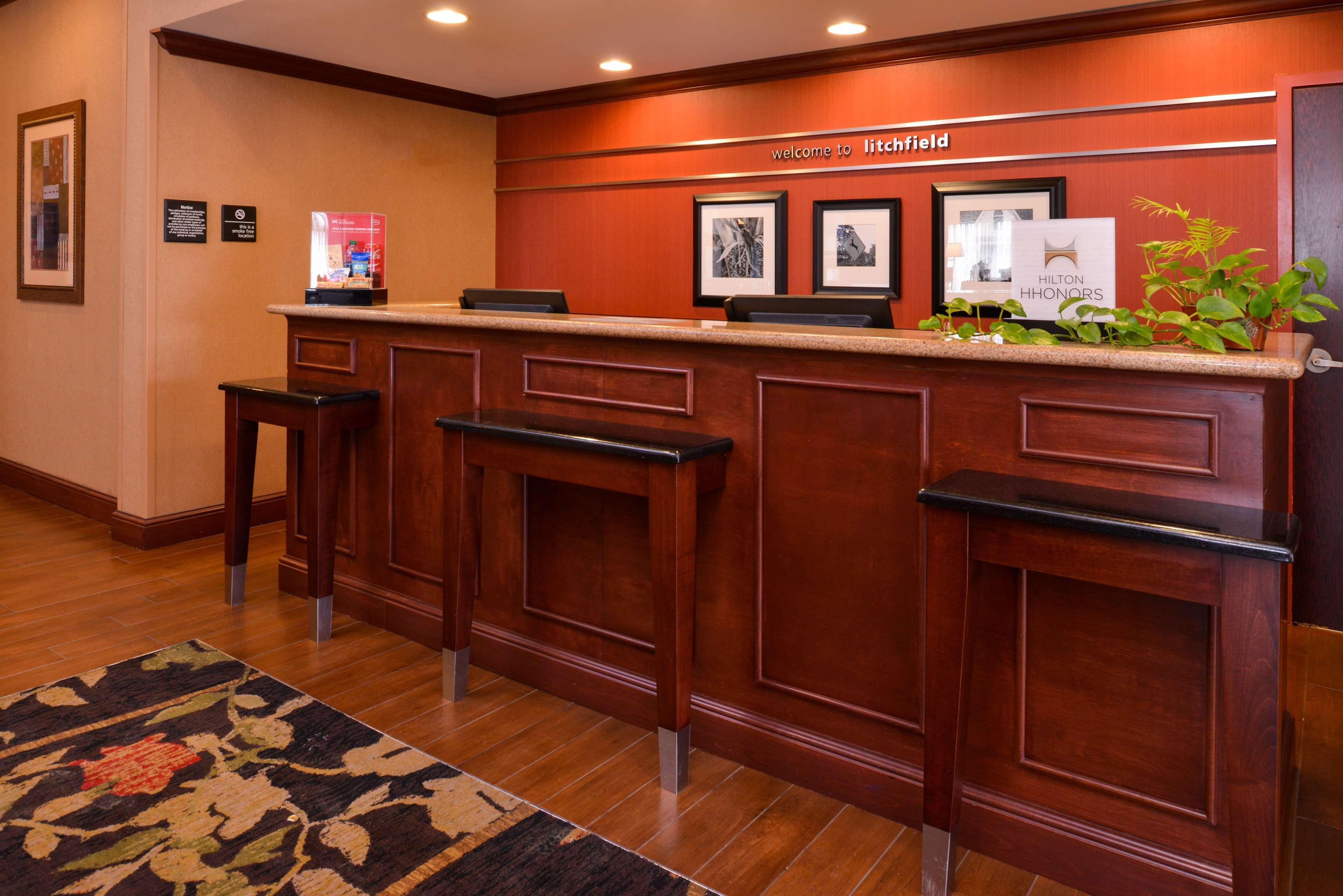 Hampton Inn By Hilton Litchfield Exteriör bild