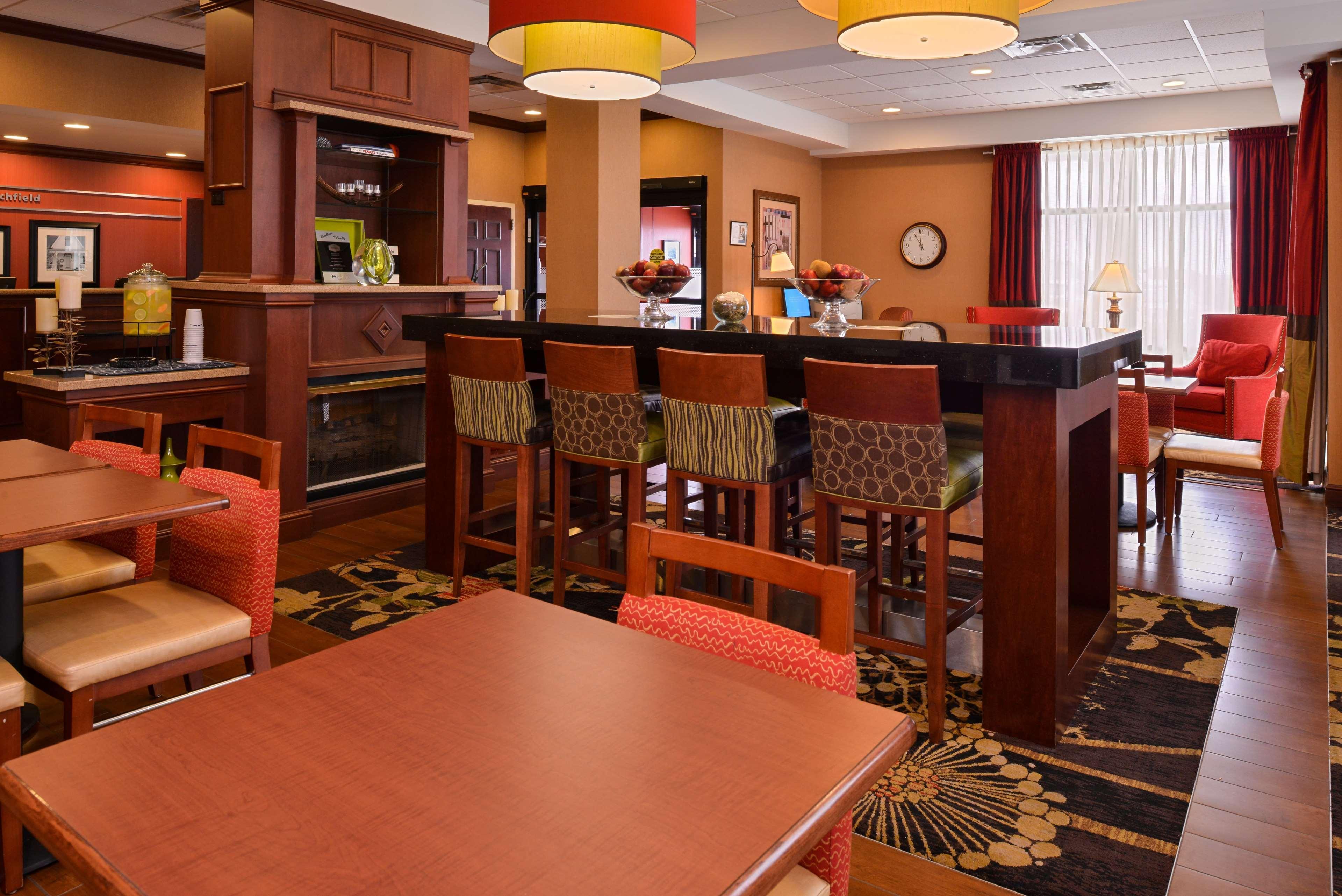 Hampton Inn By Hilton Litchfield Exteriör bild