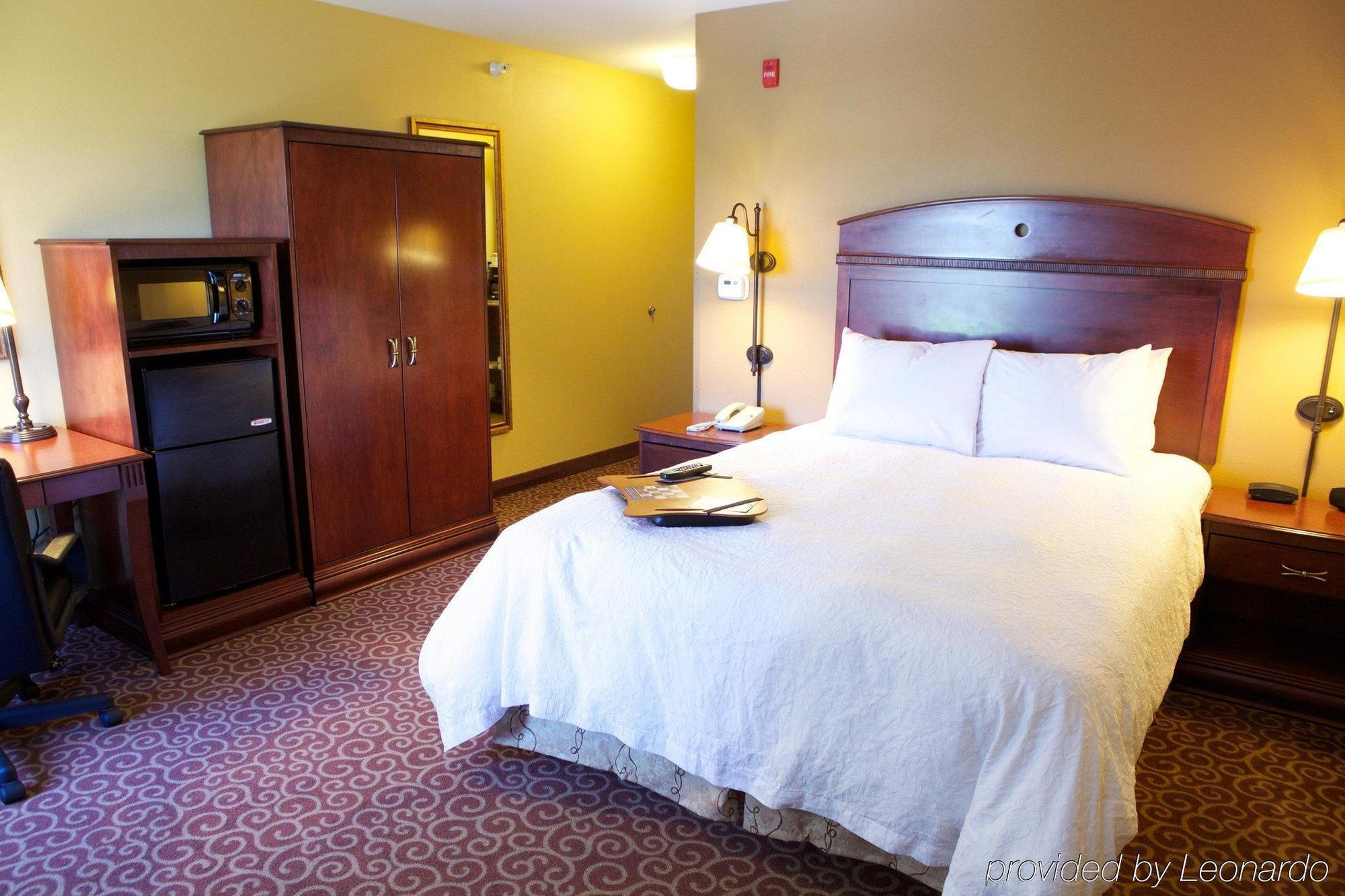 Hampton Inn By Hilton Litchfield Exteriör bild